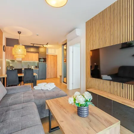 Laba Kasprowicza 20 Parking Basen Fitness Bawialnia W Cenie, Parkplatz Schwimmbad Fitness Spielzimmer Im Preis * Kołobrzeg