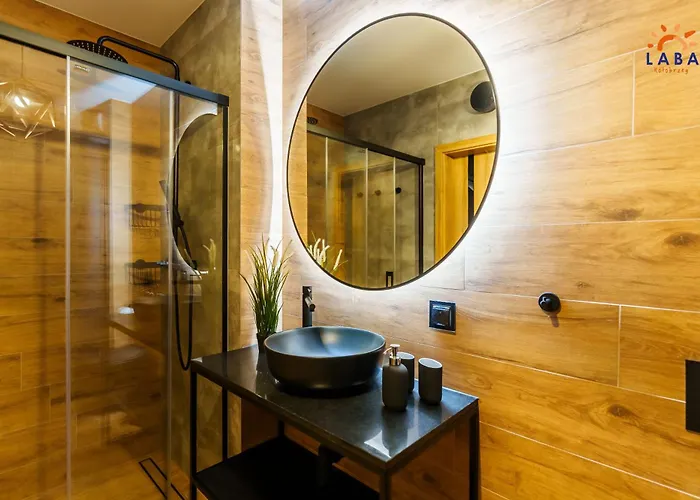 Laba Kasprowicza 20 Parking Basen Fitness Bawialnia W Cenie, Parkplatz Schwimmbad Fitness Spielzimmer Im Preis Kołobrzeg